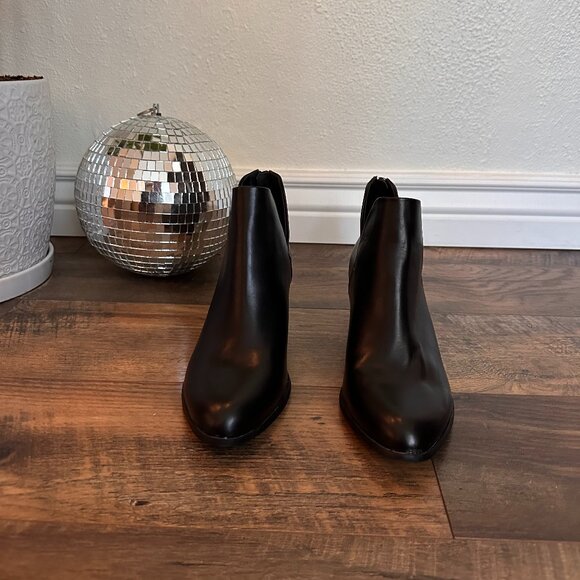 R2 Black Cut Out Heeled Ankle Boots NWOT - Picture 1 of 9